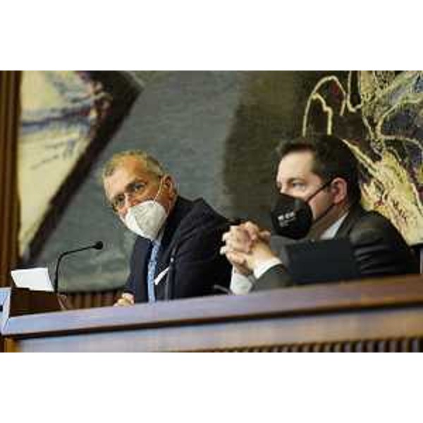 Il presidente del Cr Fvg, Piero Mauro Zanin, e il professore Davice Rossi dell'Università di Trieste - Il presidente del Cr Fvg, Piero Mauro Zanin, e il professore Davice Rossi dell'Università di Trieste