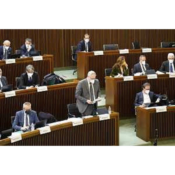 Banchi della Maggioranza con il relatore Mauro Bordin (Lega) - Banchi della Maggioranza con il relatore Mauro Bordin (Lega)