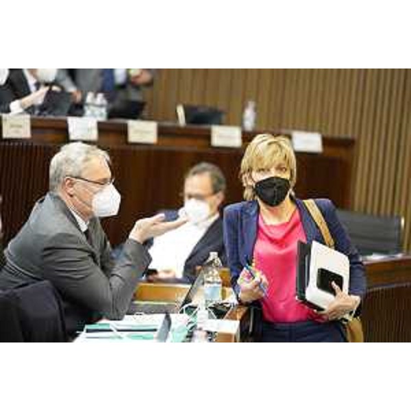 Mauro Bordin (Lega) con l'assessore Fvg alle Finanze, Barbara Zilli - Mauro Bordin (Lega) con l'assessore Fvg alle Finanze, Barbara Zilli