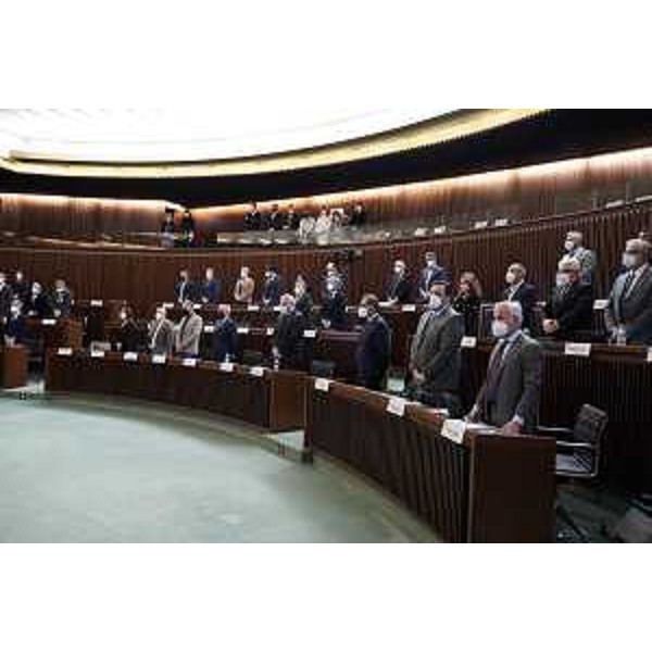 L'Aula durante il minuto di silenzio in memoria di Mario Coiro - L'Aula durante il minuto di silenzio in memoria di Mario Coiro