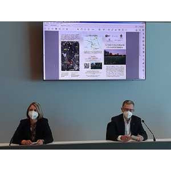 L'assessore regionale alle Risorse agroalimentari, forestali, ittiche e montagna, Stefano Zannier, con il sindaco di Campofromido Erika Furlani alla presentazione del progetto di valorizzazione del Parco del Cormôr. - L'assessore regionale alle Risorse agroalimentari, forestali, ittiche e montagna, Stefano Zannier, con il sindaco di Campofromido Erika Furlani alla presentazione del progetto di valorizzazione del Parco del Cormôr.