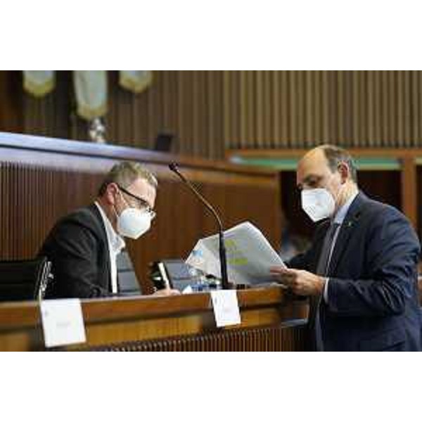 L'assessore Fvg alle Risorse agricole, Stefano Zannier, con Cristian Sergo (M5S) - L'assessore Fvg alle Risorse agricole, Stefano Zannier, con Cristian Sergo (M5S)