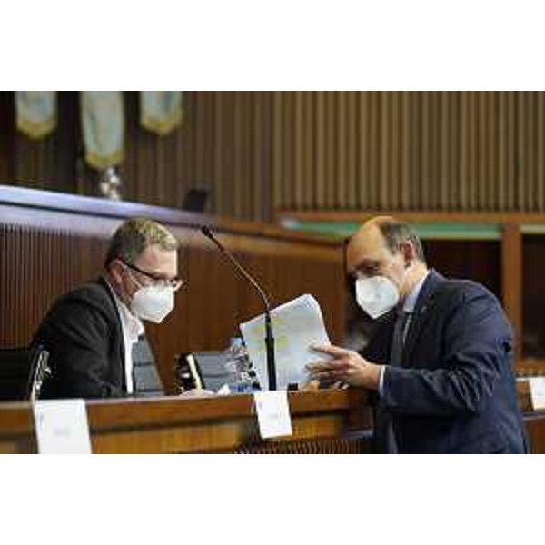 L'assessore Fvg alle Risorse agricole, Stefano Zannier, con Cristian Sergo (M5S) - L'assessore Fvg alle Risorse agricole, Stefano Zannier, con Cristian Sergo (M5S)