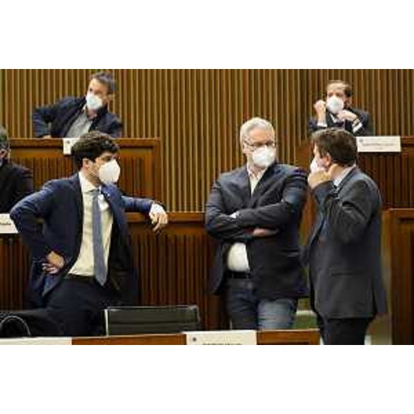 Al centro Mauro Bordin con altri consiglieri della Lega, in alto Claudio Giacomelli (FdI) - Al centro Mauro Bordin con altri consiglieri della Lega, in alto Claudio Giacomelli (FdI)