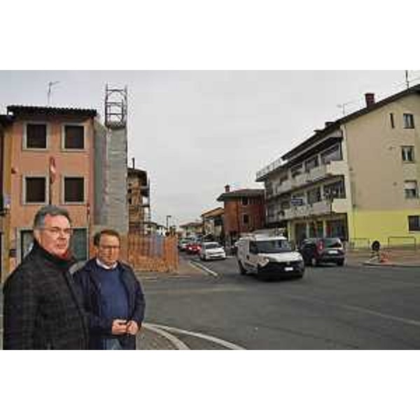 Il sopralluogo all'incrocio dove è prevista la realizzazione di una rotonda - Il sopralluogo all'incrocio dove è prevista la realizzazione di una rotonda