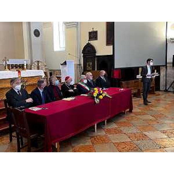 Il tavolo delle autorità che hanno ricordato la figura di don Emilio de Roja - Il tavolo delle autorità che hanno ricordato la figura di don Emilio de Roja