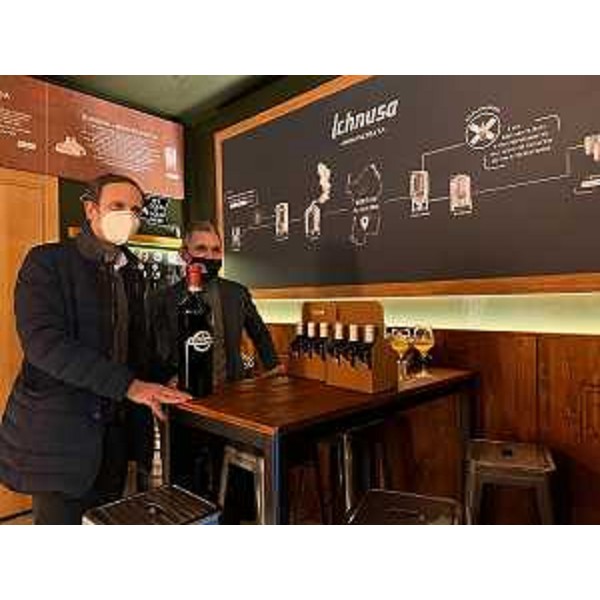 Il governatore della Regione Massimiliano Fedriga con il titolare del locale inaugurato a Lignano, Francesco Dalle Crode - Il governatore della Regione Massimiliano Fedriga con il titolare del locale inaugurato a Lignano, Francesco Dalle Crode