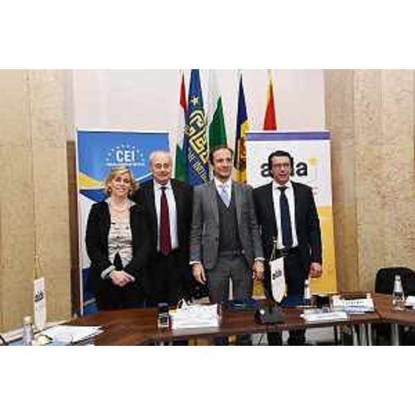 Il governatore del Friuli Venezia Giulia Massimiliano Fedriga alla firma del protocollo di collaborazione tra Central European Initiative (Iniziativa centro europea-Ince) e European Association for Local Democracy (Associazione Europea per la Democrazia Locale), da parte del segretario generale dellInce Roberto Antonione e del presidente dellAlda Oriano Otocan. - Il governatore del Friuli Venezia Giulia Massimiliano Fedriga alla firma del protocollo di collaborazione tra Central European Initiative (Iniziativa centro europea-Ince) e European Association for Local Democracy (Associazione Europea per la Democrazia Locale), da parte del segretario generale dellInce Roberto Antonione e del presidente dellAlda Oriano Otocan.