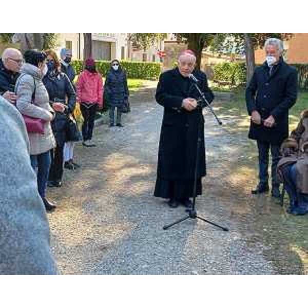 La benedizione impartita dall'arcivescovo di Udine, Andrea Bruno Mazzocato - La benedizione impartita dall'arcivescovo di Udine, Andrea Bruno Mazzocato