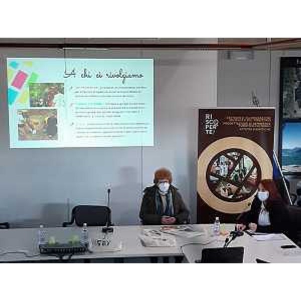 Lassessore regionale alla Cultura, Tiziana Gibelli, alla presentazione di Ri-Scoperte, nella sala consiliare del Comune di Forgaria nel Friuli, alla presenza del sindaco, Marco Chiapolino, e del presidente della Comunità collinare del Friuli, Luigino Bottoni. - Lassessore regionale alla Cultura, Tiziana Gibelli, alla presentazione di Ri-Scoperte, nella sala consiliare del Comune di Forgaria nel Friuli, alla presenza del sindaco, Marco Chiapolino, e del presidente della Comunità collinare del Friuli, Luigino Bottoni.