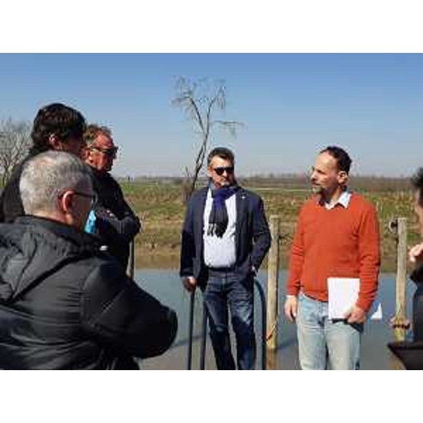 Lassessore regionale alla Difesa dellambiente e Sviluppo sostenibile, Fabio Scoccimarro, ha incontrato amministratori comunali e realtà associative e sportive a San Giorgio di Nogaro, Muzzana del Turgnano e Lignano Sabbiadoro, per fare il punto sulla tematica dragaggi. - Lassessore regionale alla Difesa dellambiente e Sviluppo sostenibile, Fabio Scoccimarro, ha incontrato amministratori comunali e realtà associative e sportive a San Giorgio di Nogaro, Muzzana del Turgnano e Lignano Sabbiadoro, per fare il punto sulla tematica dragaggi.