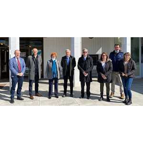 Foto di gruppo alla fine dell'incontro al Kulturni dom di Gorizia. L'assessore alla Cultura, Tiziana Gibelli, è la terza da sinistra - Foto di gruppo alla fine dell'incontro al Kulturni dom di Gorizia. L'assessore alla Cultura, Tiziana Gibelli, è la terza da sinistra