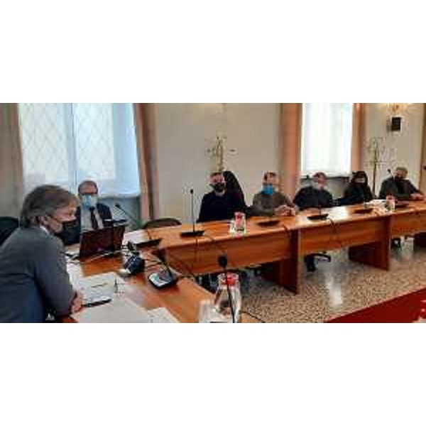 Lassessore regionale alle Attività produttive Sergio Emidio Bini con i sindaci dei Comuni che compongono la Magnifica Comunità di montagna Dolomiti friulane Cavallo e Cansiglio - Lassessore regionale alle Attività produttive Sergio Emidio Bini con i sindaci dei Comuni che compongono la Magnifica Comunità di montagna Dolomiti friulane Cavallo e Cansiglio 