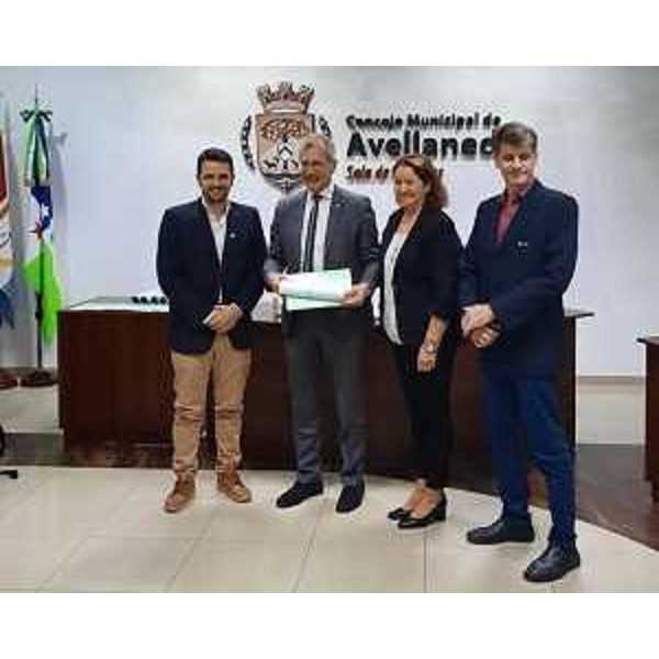 Piero Mauro Zanin (secondo da sinistra) durante l'incontro con la municipalità di Avellaneda - Piero Mauro Zanin (secondo da sinistra) durante l'incontro con la municipalità di Avellaneda