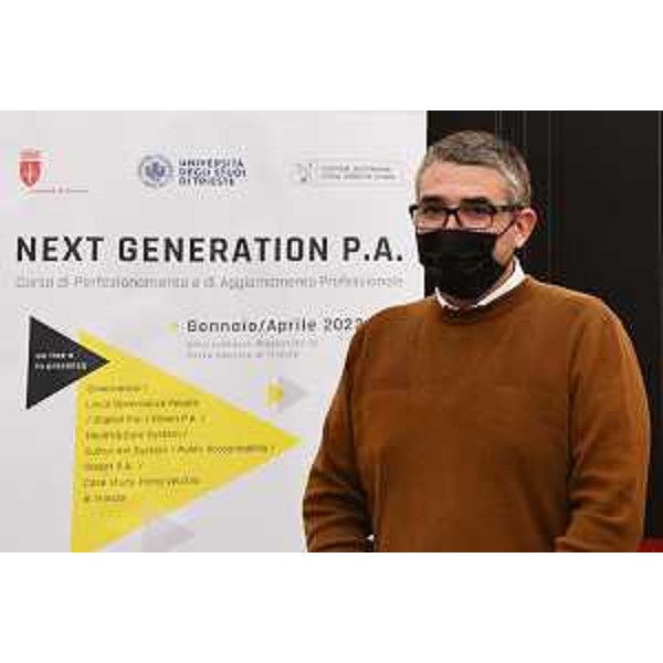 L'assessore regionale alla Funzione pubblica e alle Autonomie locali Pierpaolo Roberti al Magazzino 26 per la conferenza stampa sul corso Next Generation Pa - L'assessore regionale alla Funzione pubblica e alle Autonomie locali Pierpaolo Roberti al Magazzino 26 per la conferenza stampa sul corso Next Generation Pa