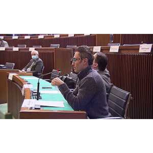 I consiglieri in II Commissione, con in primo piano Stefano Mazzolini (Lega) - I consiglieri in II Commissione, con in primo piano Stefano Mazzolini (Lega)