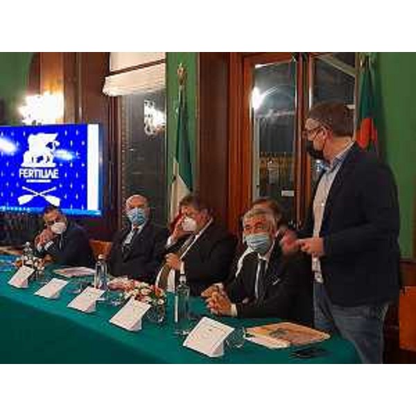 Lassessore regionale ai Corregionali allestero, Pierpaolo Roberti, durante la presentazione dellEcomuseo Egea-Una luce sulla memoria e del libro Locanda Fertilia-Il segreto della fertilità. - Lassessore regionale ai Corregionali allestero, Pierpaolo Roberti, durante la presentazione dellEcomuseo Egea-Una luce sulla memoria e del libro Locanda Fertilia-Il segreto della fertilità.