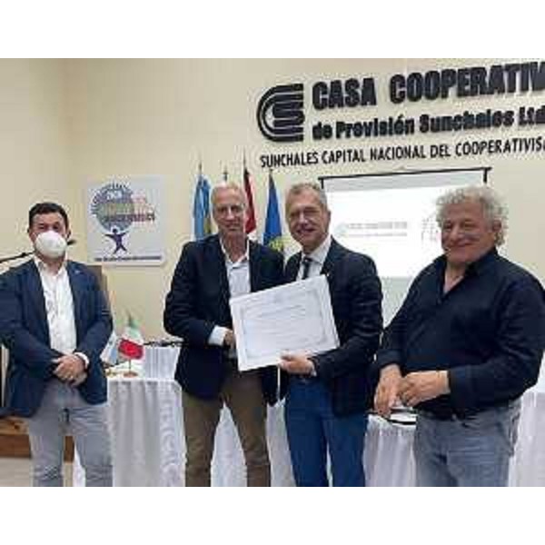 Da sinistra Iacop, Zanin e Miani durante un incontro a Sunchales - Da sinistra Iacop, Zanin e Miani durante un incontro a Sunchales