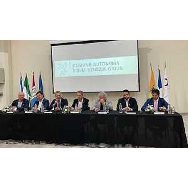 La delegazione del Consiglio regionale durante la presentazione del progetto di cooperazione Coopstartup - La delegazione del Consiglio regionale durante la presentazione del progetto di cooperazione Coopstartup