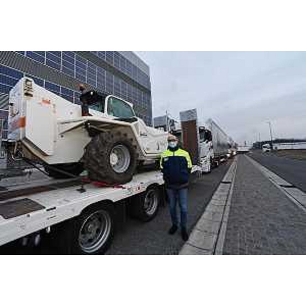 Il vicegovernatore della Regione con delega alla Protezione civile Riccardo Riccardi alla centrale operativa di Palmanova al momento della partenza volontari che compongono la colonna partita dei volontari per Michalovce, in Slovacchia, nei pressi del confine ucraino. - Il vicegovernatore della Regione con delega alla Protezione civile Riccardo Riccardi alla centrale operativa di Palmanova al momento della partenza volontari che compongono la colonna partita dei volontari per Michalovce, in Slovacchia, nei pressi del confine ucraino.