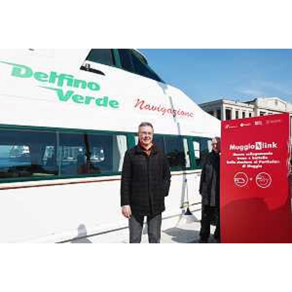 L'assessore regionale Graziano Pizzimenti all'imbarco della motonave - L'assessore regionale Graziano Pizzimenti all'imbarco della motonave