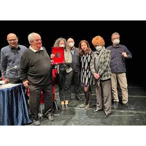 L'assessore regionale alla Cultura, Tiziana Gibelli, alla cerimonia di consegna del Premio Umberto Saba, a Milo De Angelis. - L'assessore regionale alla Cultura, Tiziana Gibelli, alla cerimonia di consegna del Premio Umberto Saba, a Milo De Angelis.