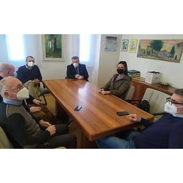 L'assessore Pierpaolo Roberti (primo da destra) con gli amministratori di San Lorenzo Isontino e Dolegna e con il consigliere Diego Bernardis (terzo da destra) - L'assessore Pierpaolo Roberti (primo da destra) con gli amministratori di San Lorenzo Isontino e Dolegna e con il consigliere Diego Bernardis (terzo da destra)