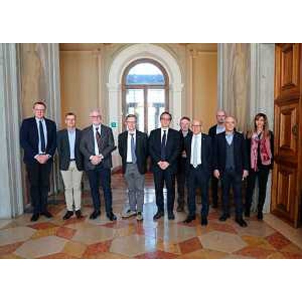 L'assessore regionale alle Risorse agroalimentari e forestali Stefano Zannier (quarto da sinistra nella foto) a Palazzo Antonini Maseri - L'assessore regionale alle Risorse agroalimentari e forestali Stefano Zannier (quarto da sinistra nella foto) a Palazzo Antonini Maseri