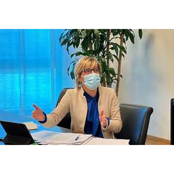 L'assessore alle Finanze Barbara Zilli mentre interviene durante il Consiglio delle autonomie locali - L'assessore alle Finanze Barbara Zilli mentre interviene durante il Consiglio delle autonomie locali