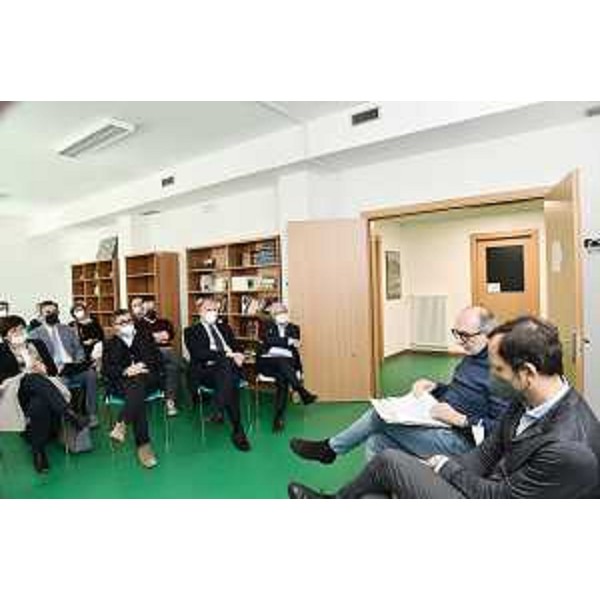 Il governatore del Friuli Venezia Giulia Massimiliano Fedriga durante la presentazione ai sindaci del Medio Friuli, effettuata assieme al vicegovernatore con delega alla Salute Riccardo Riccardi e ai vertici di Asugi, del progetto di rinnovo del distretto sanitario di Codroipo - Il governatore del Friuli Venezia Giulia Massimiliano Fedriga durante la presentazione ai sindaci del Medio Friuli, effettuata assieme al vicegovernatore con delega alla Salute Riccardo Riccardi e ai vertici di Asugi, del progetto di rinnovo del distretto sanitario di Codroipo