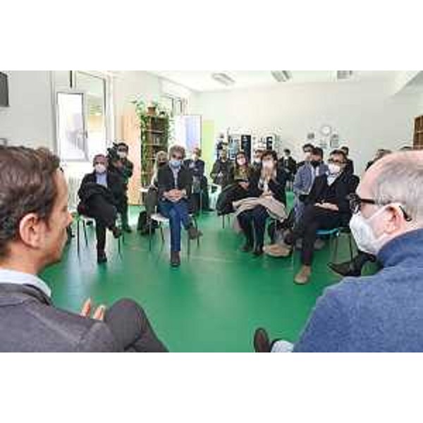 Il governatore del Friuli Venezia Giulia Massimiliano Fedriga durante la presentazione ai sindaci del Medio Friuli, effettuata assieme al vicegovernatore con delega alla Salute Riccardo Riccardi e ai vertici di Asugi, del progetto di rinnovo del distretto sanitario di Codroipo - Il governatore del Friuli Venezia Giulia Massimiliano Fedriga durante la presentazione ai sindaci del Medio Friuli, effettuata assieme al vicegovernatore con delega alla Salute Riccardo Riccardi e ai vertici di Asugi, del progetto di rinnovo del distretto sanitario di Codroipo