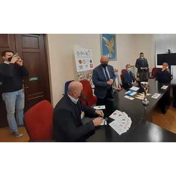 L'assessore Callari mentre interviene alla presentazione della manifestazione insieme all'assessore Scoccimarro - L'assessore Callari mentre interviene alla presentazione della manifestazione insieme all'assessore Scoccimarro