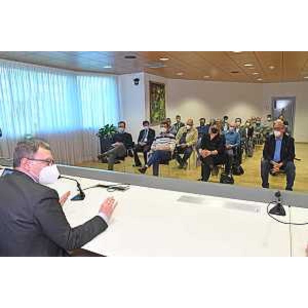 Lassessore regionale alle Risorse agroalimentari, forestali, ittiche e Montagna, Stefano Zannier, intervenuto all'incontro tenutosi nella sede di Udine della Regione, incentrato sul problema della carenza idrica. - Lassessore regionale alle Risorse agroalimentari, forestali, ittiche e Montagna, Stefano Zannier, intervenuto all'incontro tenutosi nella sede di Udine della Regione, incentrato sul problema della carenza idrica.