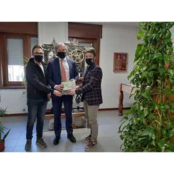 Lassessore regionale alle Attività produttive e turismo, Sergio Emidio Bini, al centro, con il sindaco Marco Clama, e il vice presidente del Consiglio regionale Stefano Mazzolini - Lassessore regionale alle Attività produttive e turismo, Sergio Emidio Bini, al centro, con il sindaco Marco Clama, e il vice presidente del Consiglio regionale Stefano Mazzolini