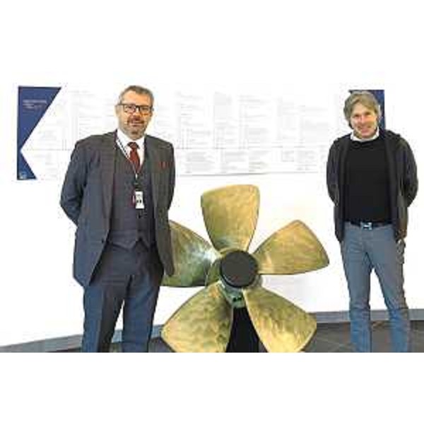 L'assessore regionale alle Attività produttive Sergio Emidio Bini ( a destra nella foto) con il presidente e managing director di Wartsila Italia Andrea Bochicchio - L'assessore regionale alle Attività produttive Sergio Emidio Bini ( a destra nella foto) con il presidente e managing director di Wartsila Italia Andrea Bochicchio