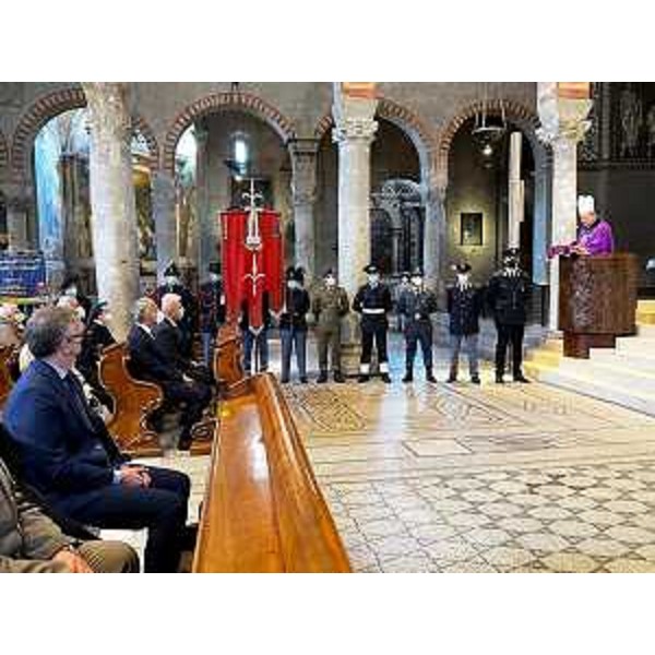 Il presidente del Cr Fvg, Piero Mauro Zanin, in prima fila durante l'omelia di monsignor Giampaolo Crepaldi - Il presidente del Cr Fvg, Piero Mauro Zanin, in prima fila durante l'omelia di monsignor Giampaolo Crepaldi