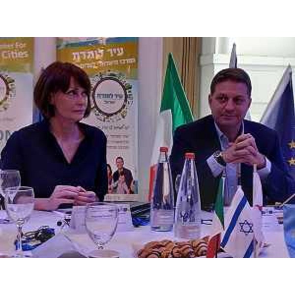 L'assessore regionale alla Formazione e Famiglia Alessia Rosolen con il sindaco di Modi'in Haim Bibas - L'assessore regionale alla Formazione e Famiglia Alessia Rosolen con il sindaco di Modi'in Haim Bibas