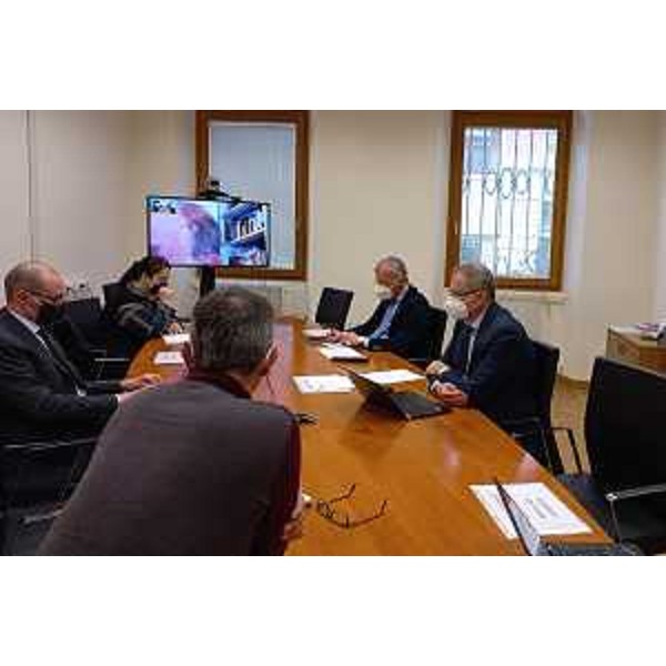 Un momento della riunione di insediamento della Consulta, nella sede della Regione in via Prefettura a Udine - Un momento della riunione di insediamento della Consulta, nella sede della Regione in via Prefettura a Udine