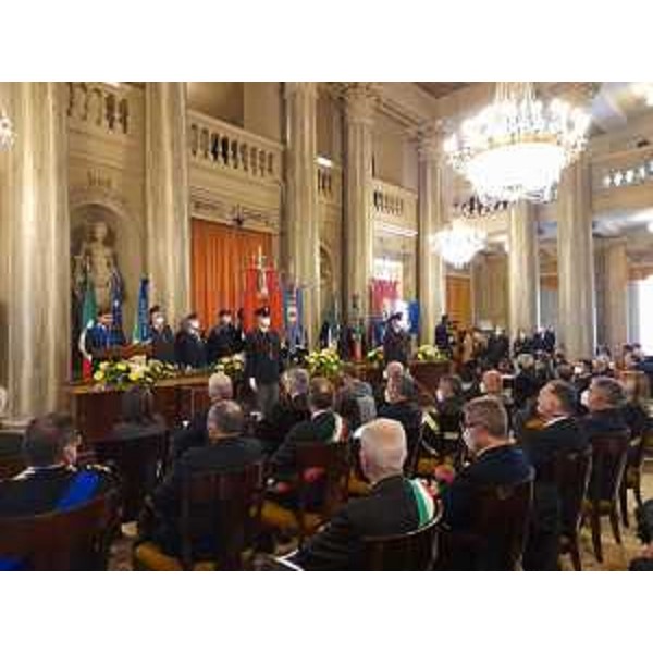 Un momento della cerimonia celebrativa per i 170 anni della fondazione della Polizia di Stato - Un momento della cerimonia celebrativa per i 170 anni della fondazione della Polizia di Stato