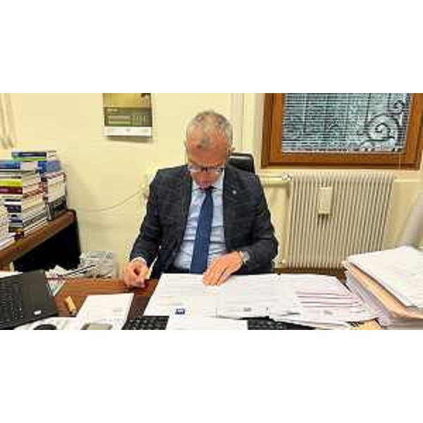 Il presidente del Cr Fvg, Piero Mauro Zanin, segue il lavori dell'Assemblea plenaria - Il presidente del Cr Fvg, Piero Mauro Zanin, segue il lavori dell'Assemblea plenaria