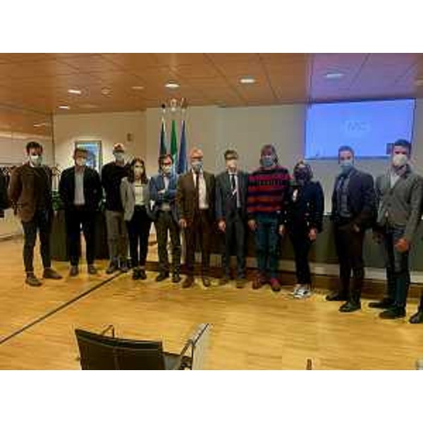 I partecipanti all'incontro insieme al presidente del Cr Fvg, Piero Mauro Zanin - I partecipanti all'incontro insieme al presidente del Cr Fvg, Piero Mauro Zanin 