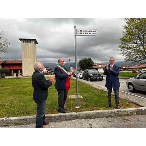 Lo scoprimento della targa in largo XXIV Aprile degli armeni a Povoletto - Lo scoprimento della targa in largo XXIV Aprile degli armeni a Povoletto