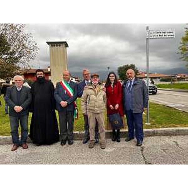 Il presidente del Cr Fvg, Piero Mauro Zanin, insieme alle autorità intervenute - Il presidente del Cr Fvg, Piero Mauro Zanin, insieme alle autorità intervenute