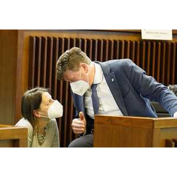 Chiara Da giau (Pd) con Alberto Budai (Lega) - Chiara Da giau (Pd) con Alberto Budai (Lega)