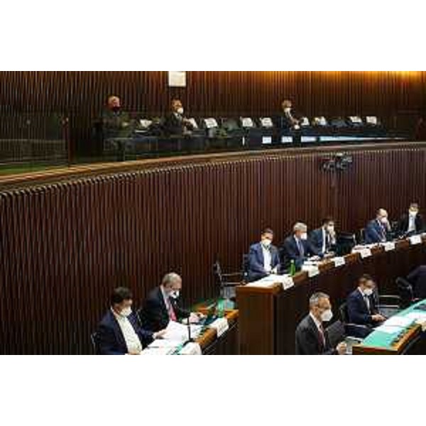 L'Aula durante la discussione della proposta di legge sulla riconoscenza agli Alpini: erano presenti anche alcuni rappresentanti dell'Ana - L'Aula durante la discussione della proposta di legge sulla riconoscenza agli Alpini: erano presenti anche alcuni rappresentanti dell'Ana