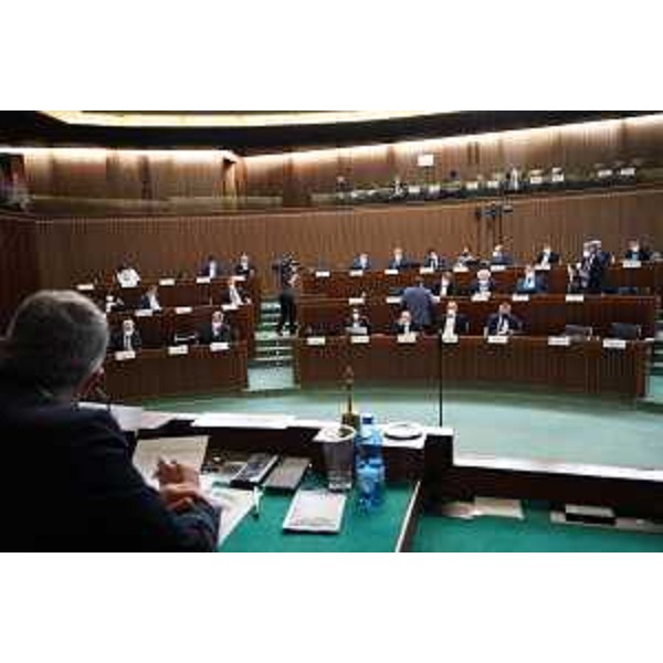 Un altro momento della discussione in Consiglio regionale - Un altro momento della discussione in Consiglio regionale 