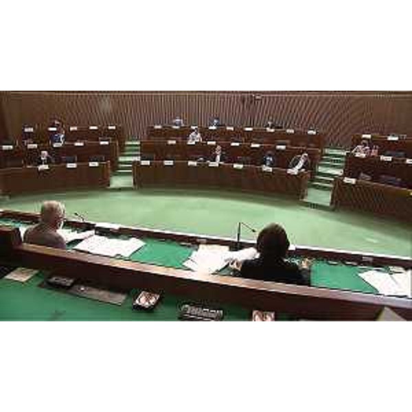 Un momento della seduta della VI Commissione, con il banco della Presidenza e della Giunta - Un momento della seduta della VI Commissione, con il banco della Presidenza e della Giunta