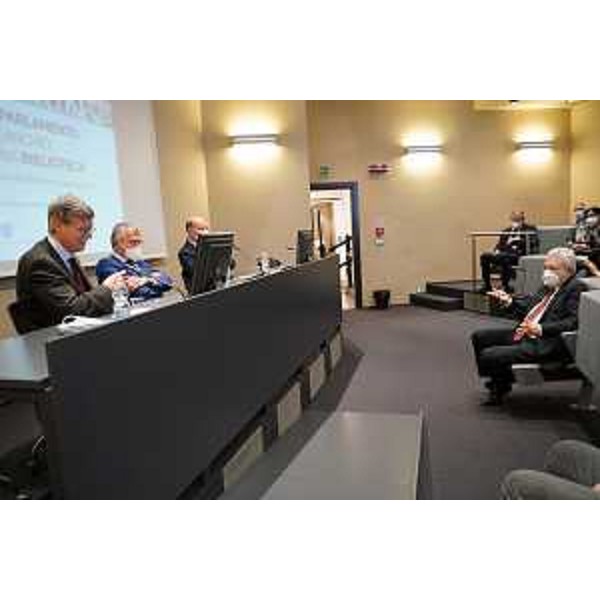 Un momento della presentazione del libro "Il Parlamento è (anche) una biblioteca. Guida all'informazione parlamentare" - Un momento della presentazione del libro "Il Parlamento è (anche) una biblioteca. Guida all'informazione parlamentare"