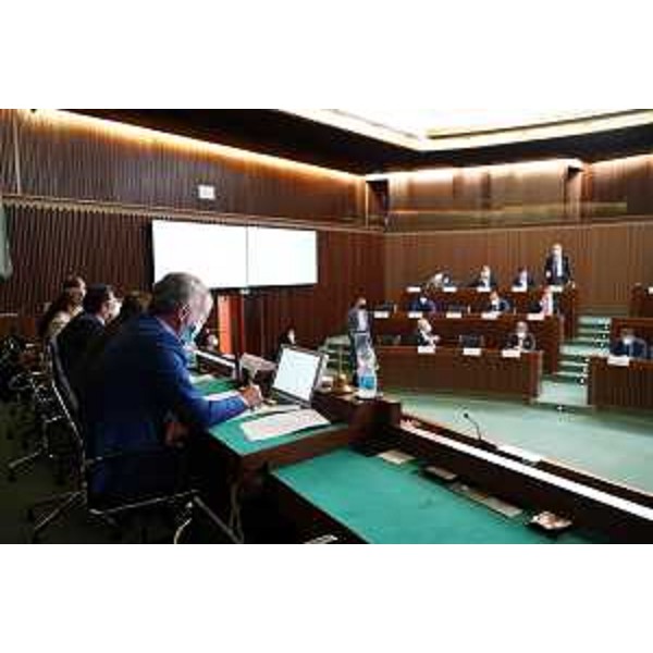 Il banco della Presidenza in Consiglio regionale - Il banco della Presidenza in Consiglio regionale