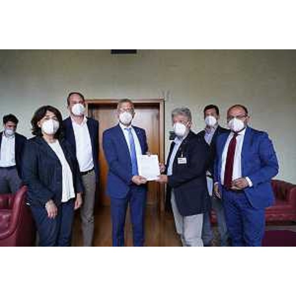 Consegna della petizione alla presidenza del Consiglio regionale - Consegna della petizione alla presidenza del Consiglio regionale